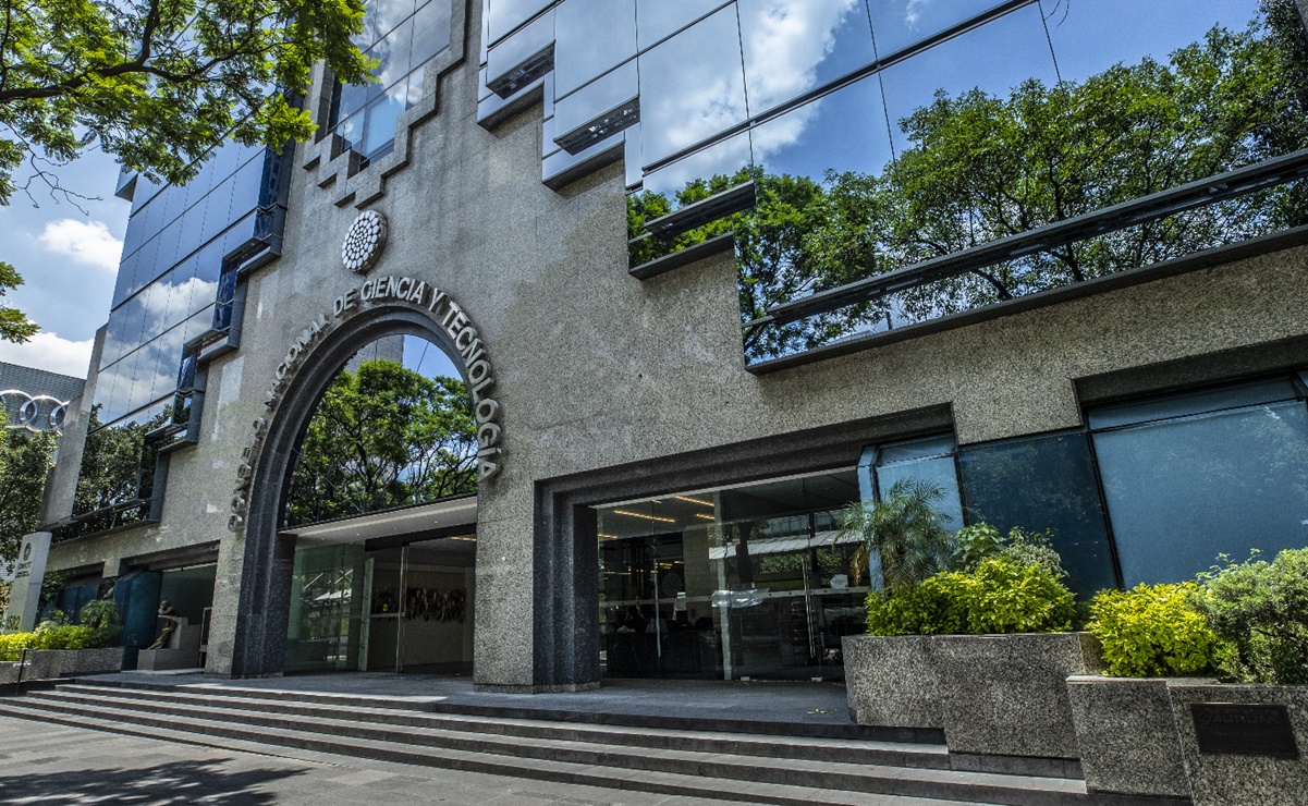 En Palacio Nacional no se quedaron sin beca del SNI