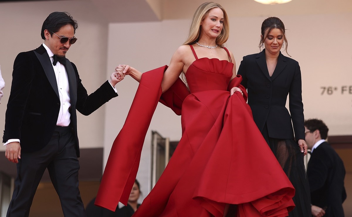 La irreverente Jennifer Lawrence se luce en Cannes con chanclas