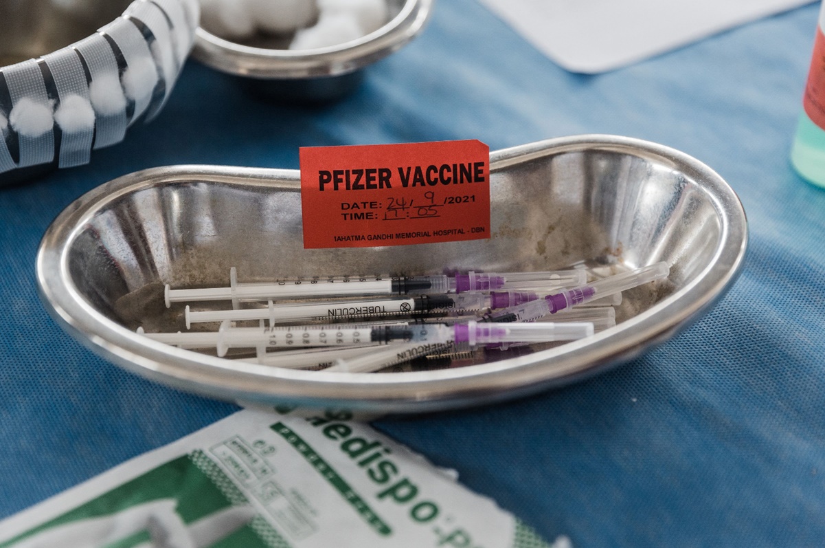 CDC aprueba las dosis de refuerzo, pero sólo en aquellos que recibieron la vacuna de Pfizer 