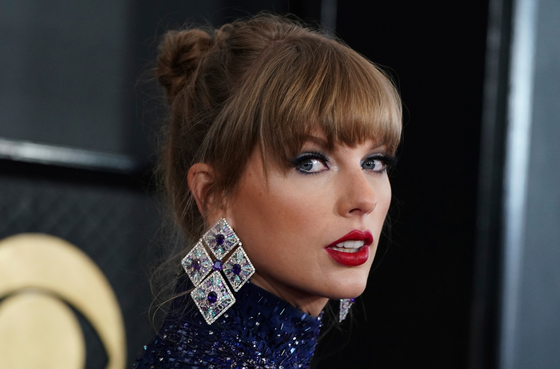 Taylor Swift, brillante y asombrosa en los Grammy 2023 en un Roberto Cavalli