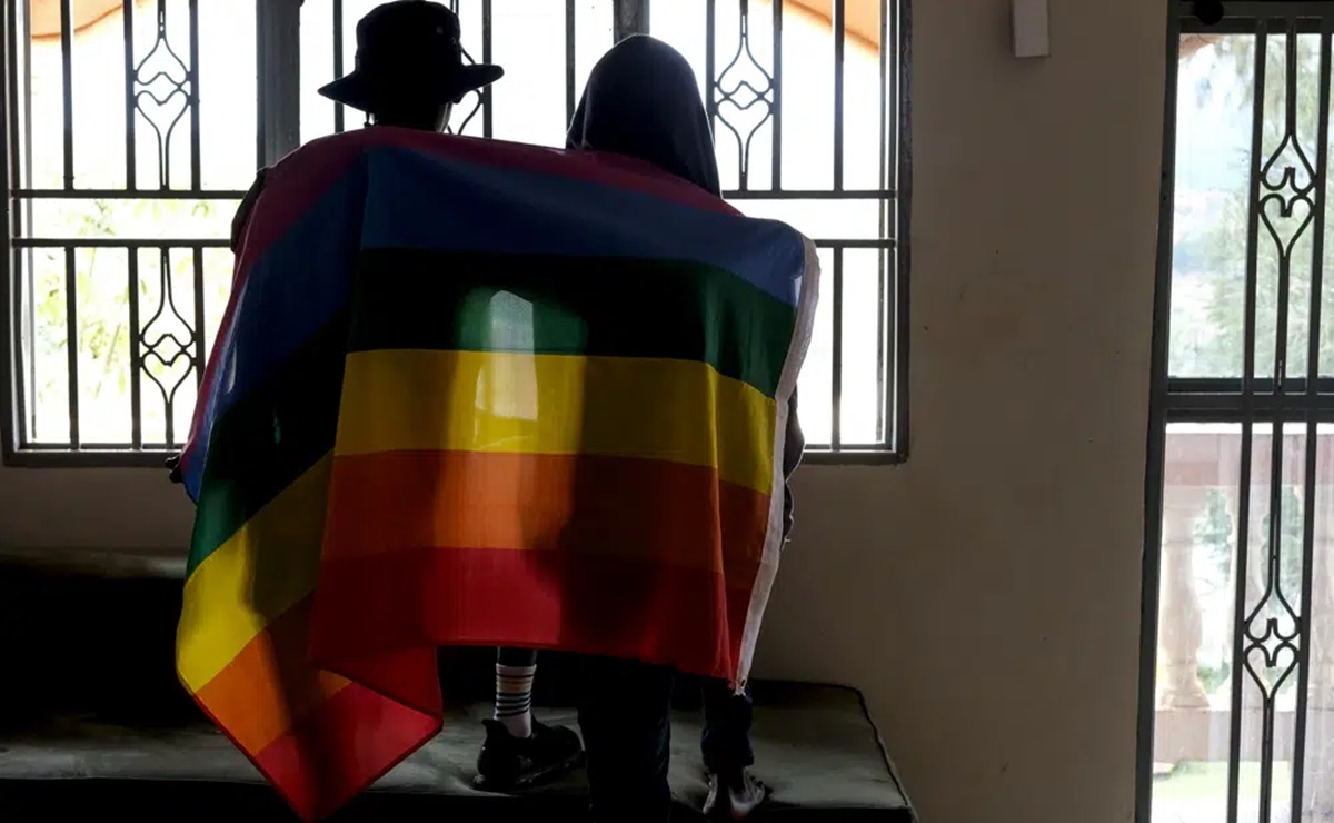Uganda promulga ley que penaliza las relaciones homosexuales