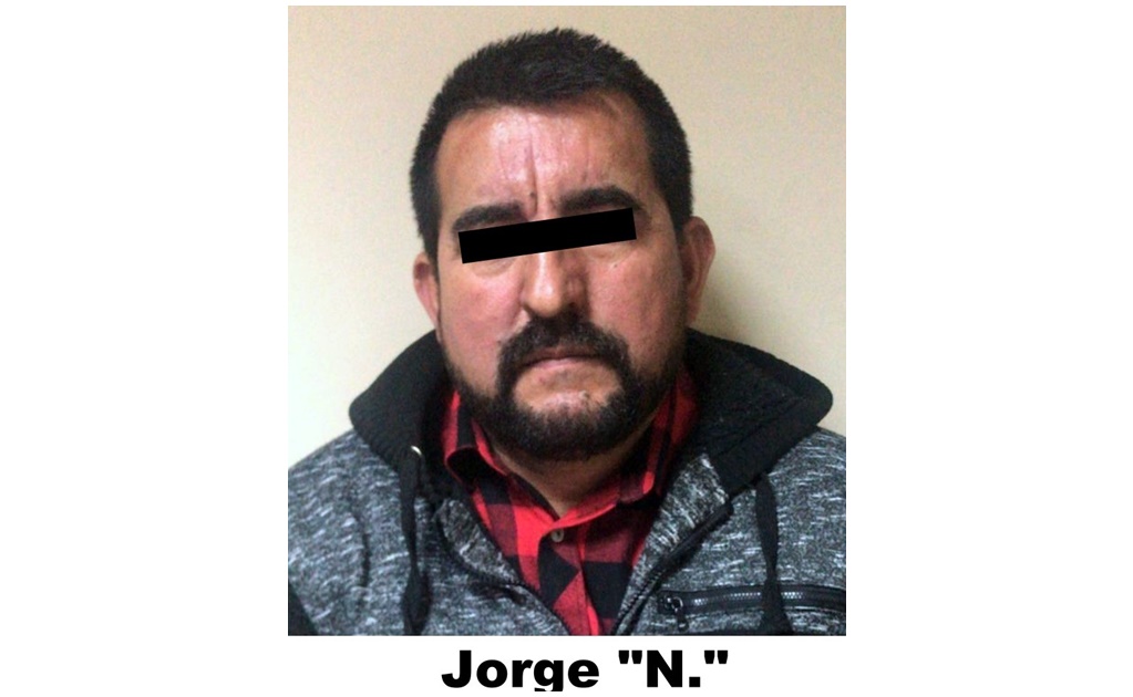 Detienen a policía acusado de extorsión en Sonora; intentó irse a EU