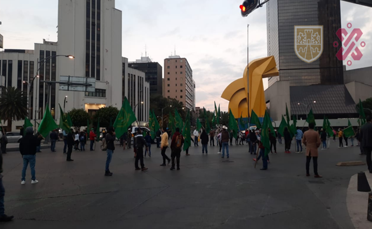 Agreden a policías durante manifestación de comerciantes en Insurgentes y Reforma 