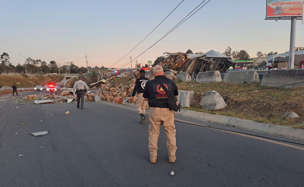 Volcadura de pipa genera cierre total de la carretera Acambay-Atlacomulco