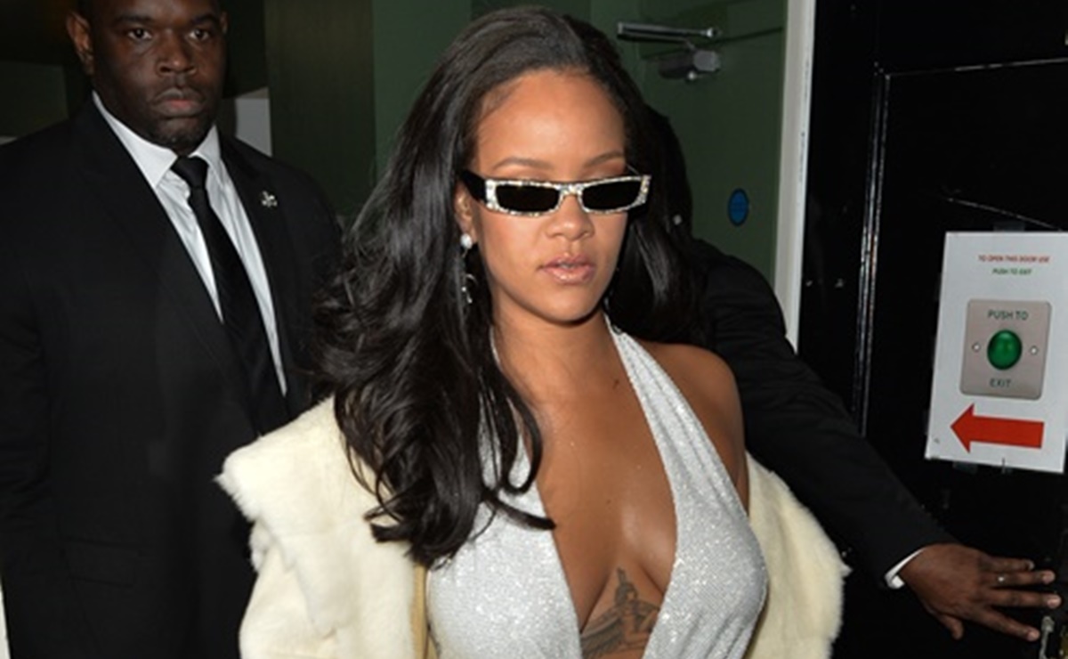 Rihanna sorprende en ‘braless’ con body traslúcido en California