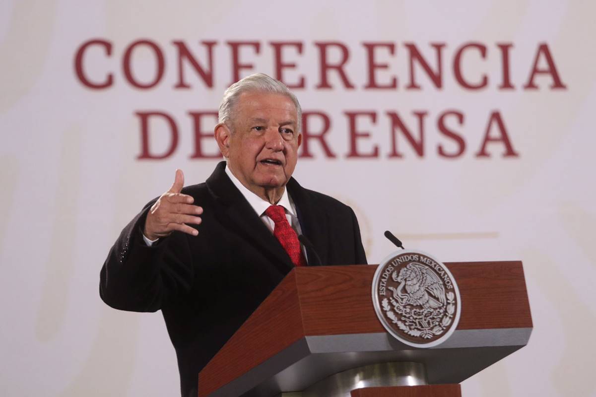 AMLO se compromete a revisar sueldos y prestaciones que reciben embajadores y cónsules