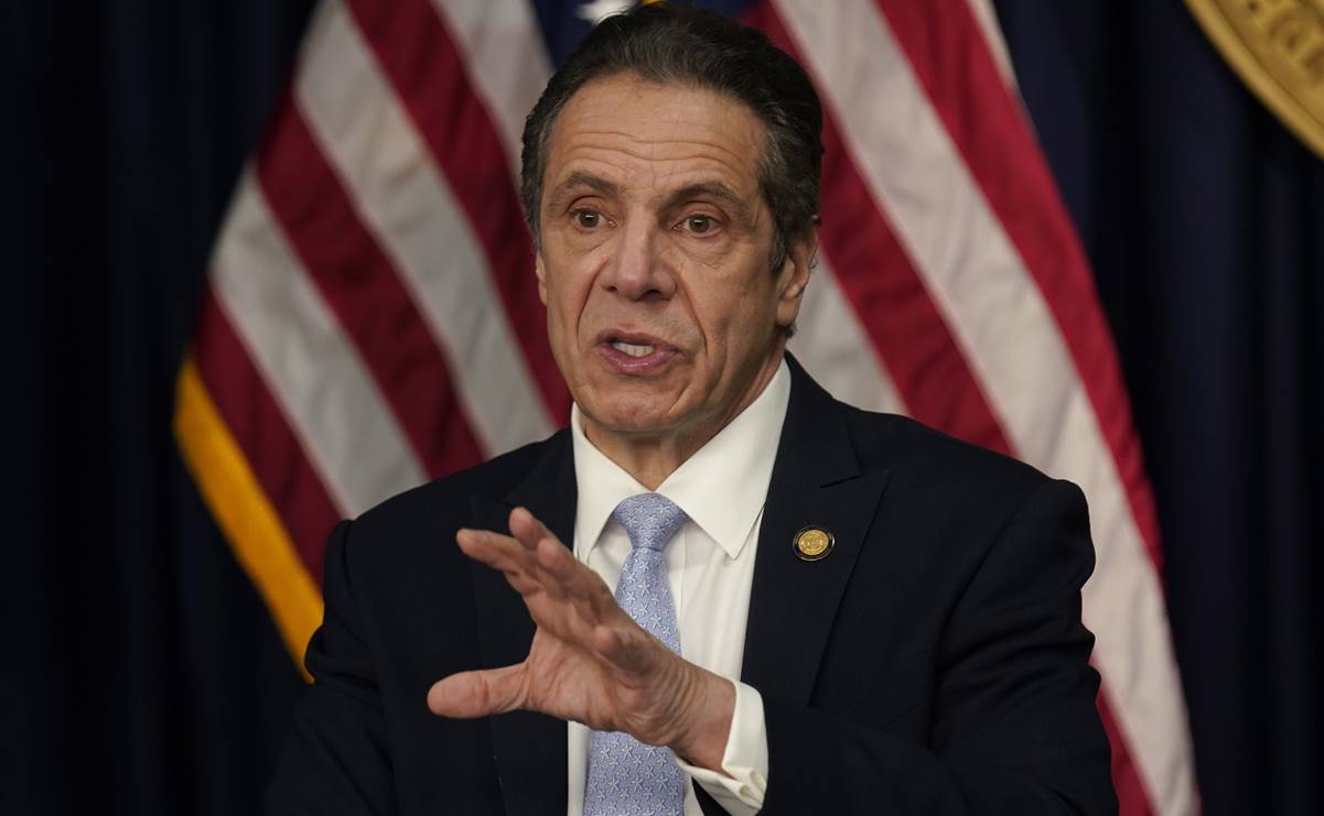 Asistente de gobernador de NY lo señala de acoso sexual; suman 7 denuncias
