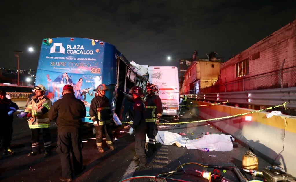 IMSS atiende a 13 lesionados del choque de autobuses en la México-Pachuca