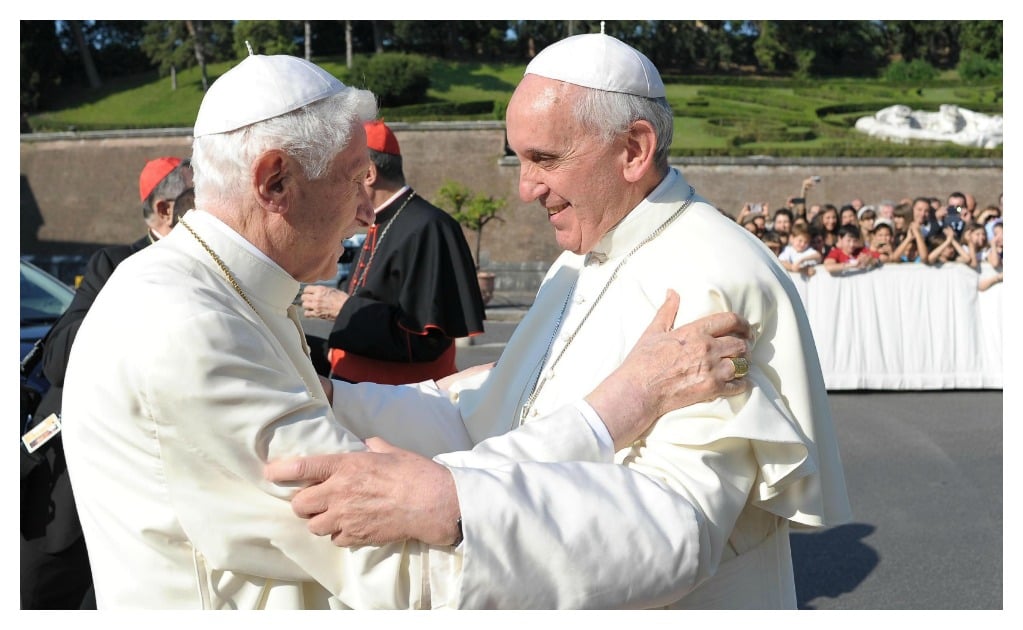 Papa Francisco visita a Benedicto XVI para saludarlo por la Navidad