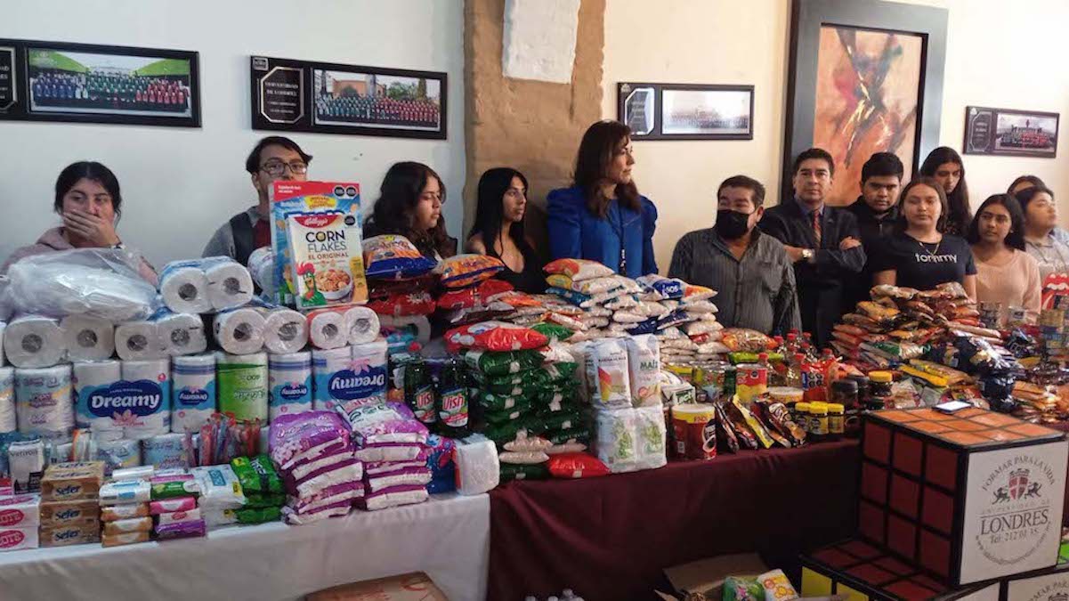 Universitarios reúnen una tonelada de alimentos para migrantes en Querétaro