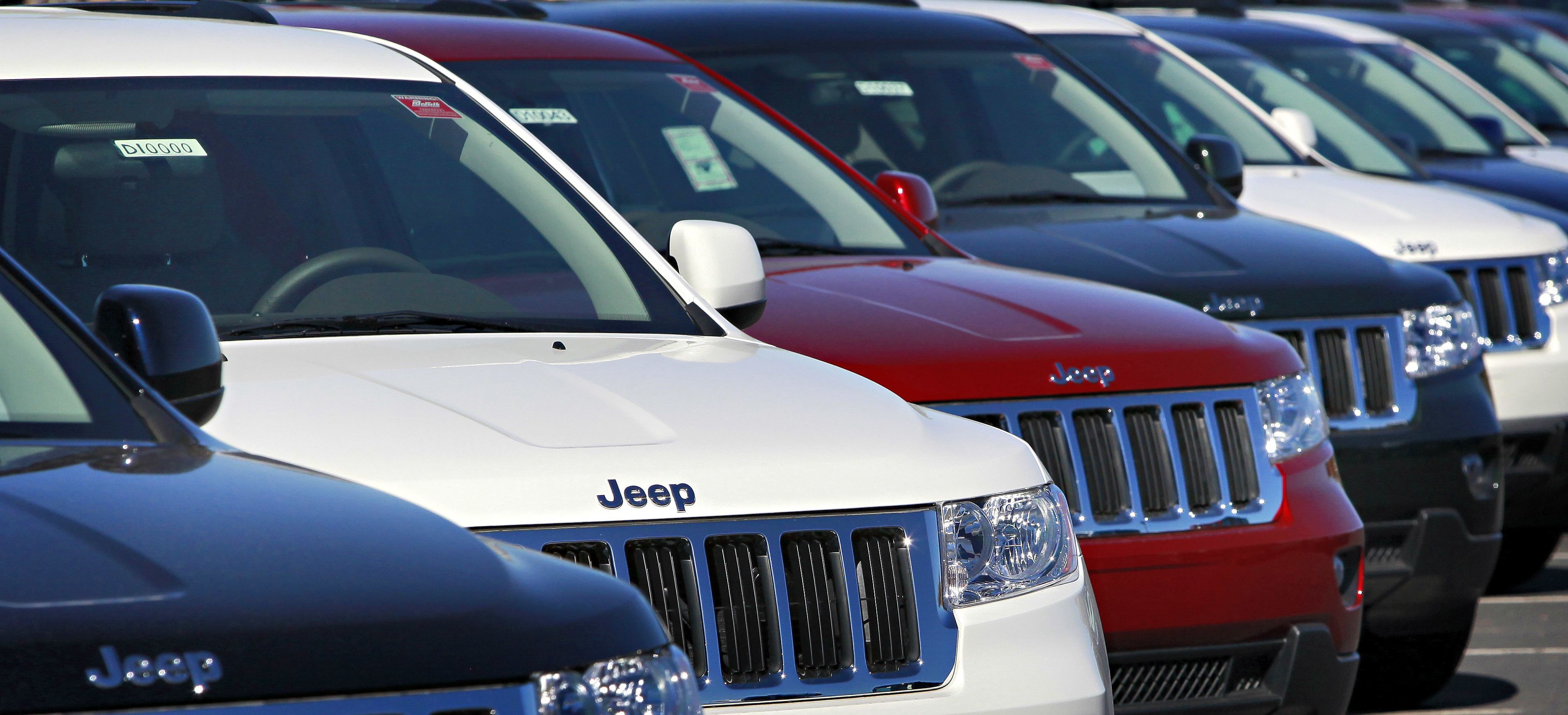 Fiat Chrysler llama a revisión a más de 21 mil vehículos SUV en México