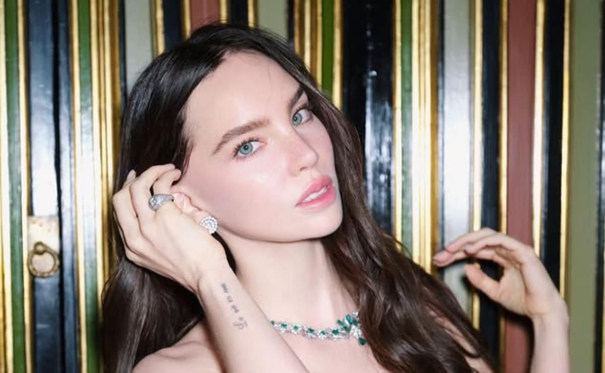 Belinda 'asalta' a pasajeros en México y se vuelve viral