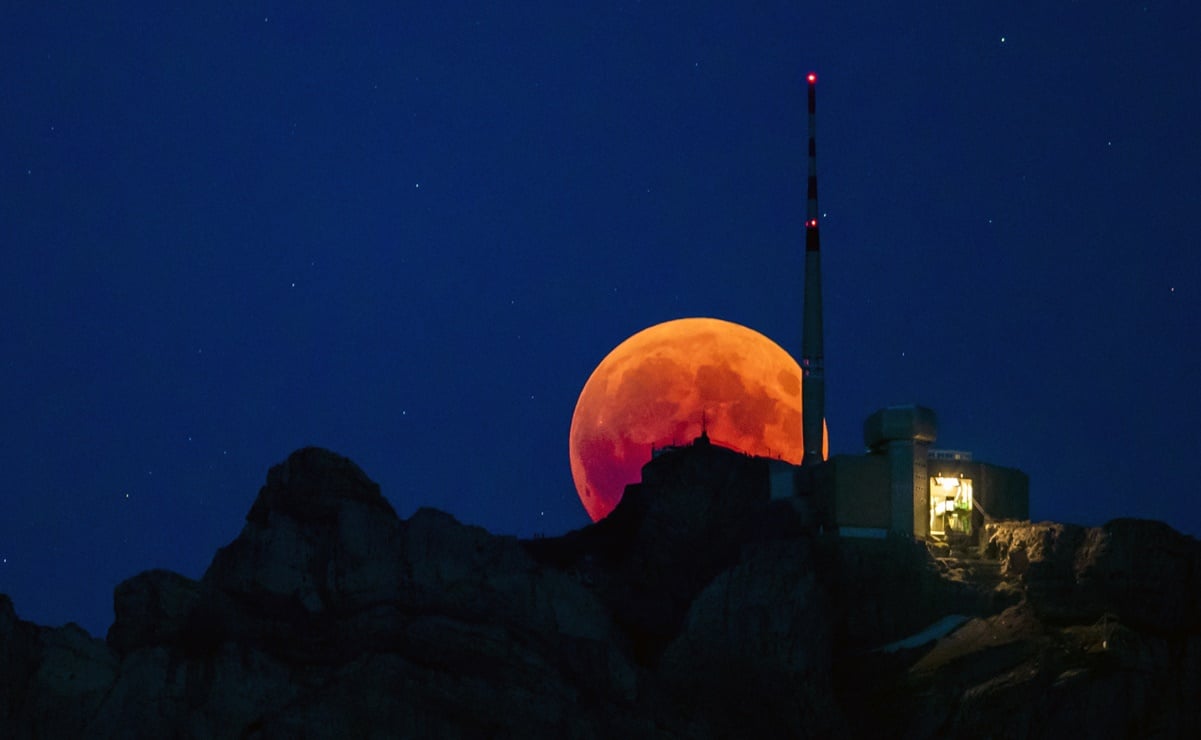 La Luna y Marte se "besarán" este fin de semana; te decimos cuándo y cómo verlo