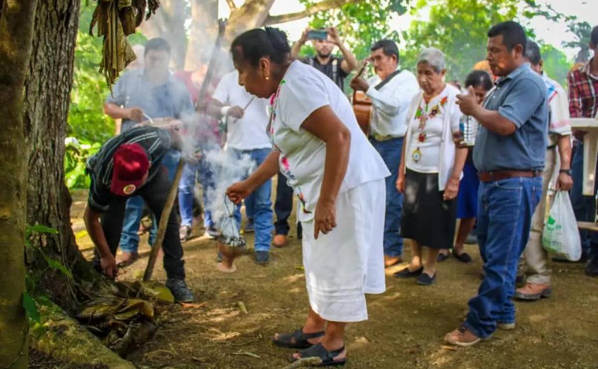 Axtla de Terrazas lleva a cabo rituales de siembra, tradición para augurar buena cosecha