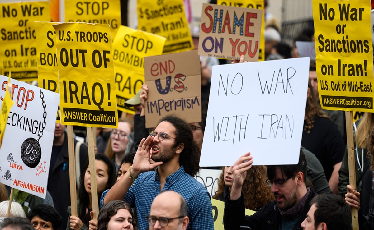 Manifestantes en EU salen a las calles para decir "No a la guerra con Irán"