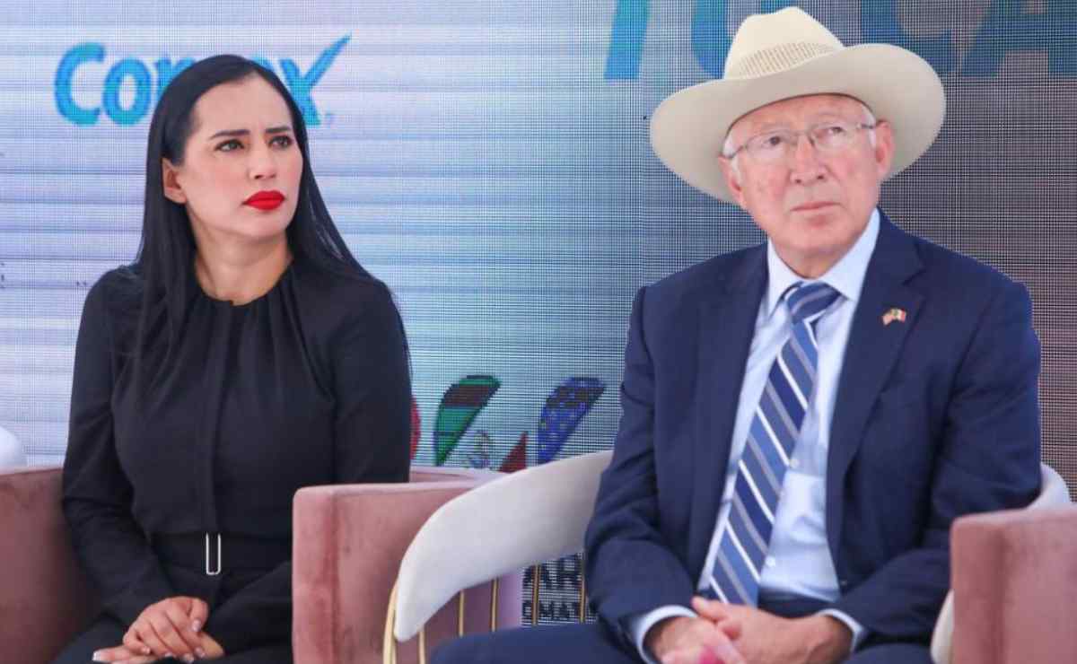 Sandra Cuevas y Ken Salazar inauguran canchas en el Jardín Ramón López Velarde