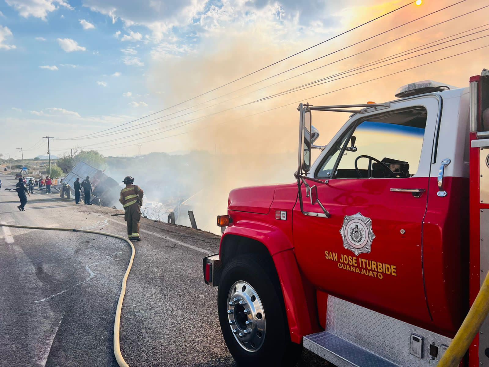 Conductor muere en la carretera Querétaro-San Luis Potosí