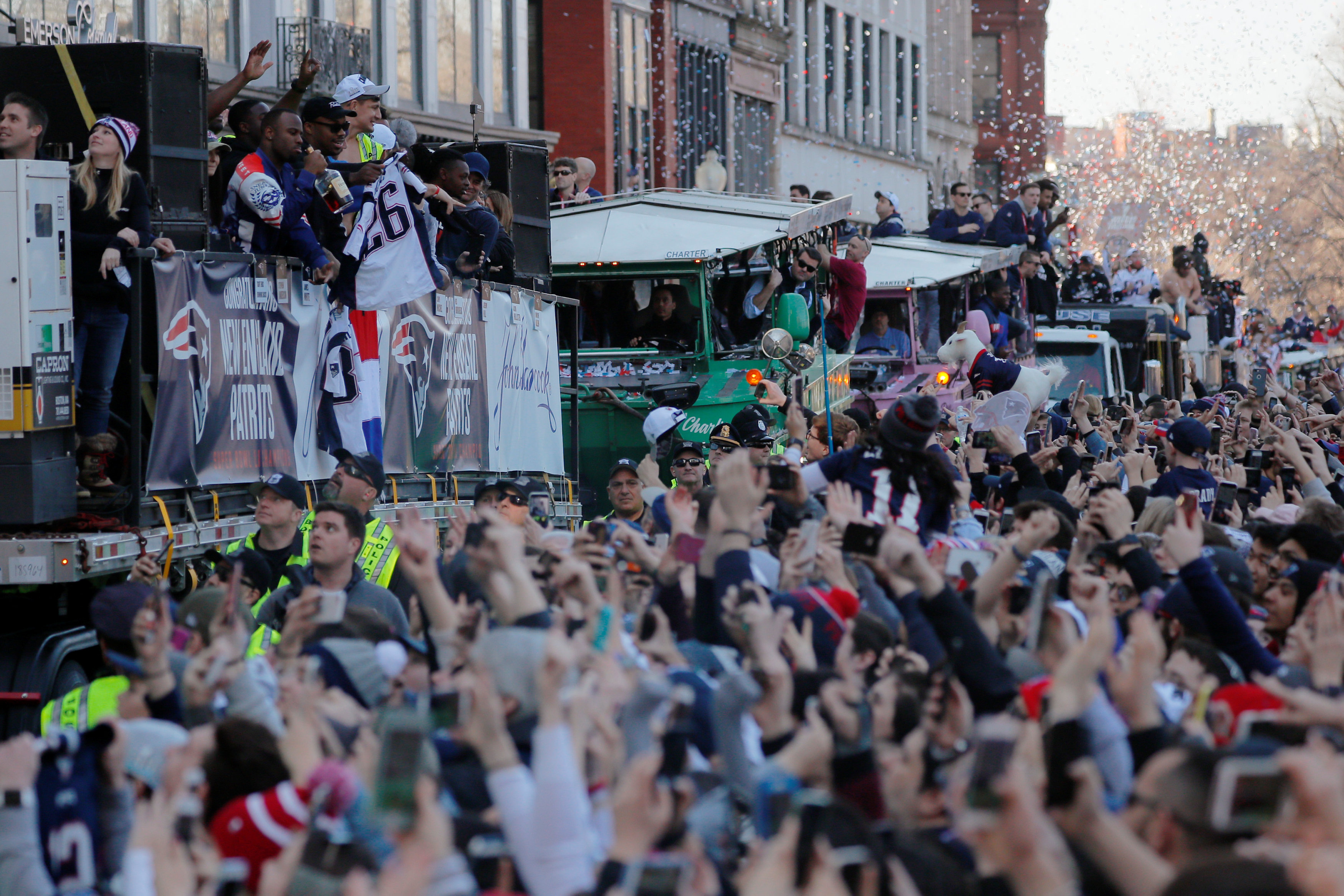 Peleas manchan el desfile de los Patriots de Nueva Inglaterra