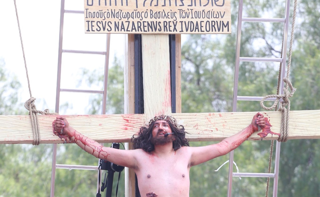 Crucifican a Cristo en Viacrucis de Iztapalapa