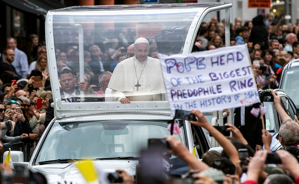 Papa Francisco se reúne con víctimas de abuso sexual en Irlanda
