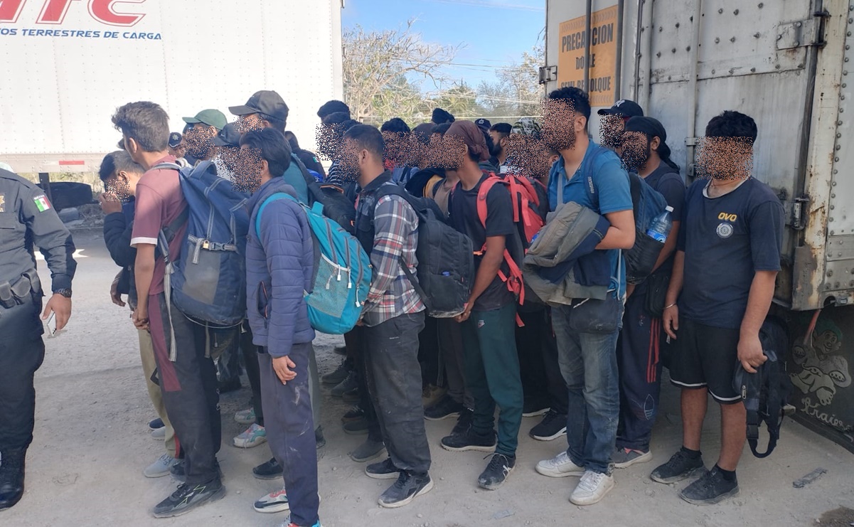 Detienen a 30 migrantes de origen hindú dentro de un tráiler estacionado en Yucatán