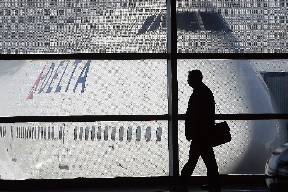 Gobierno de EU abre investigación a Delta tras cuatro días de cancelaciones masivas