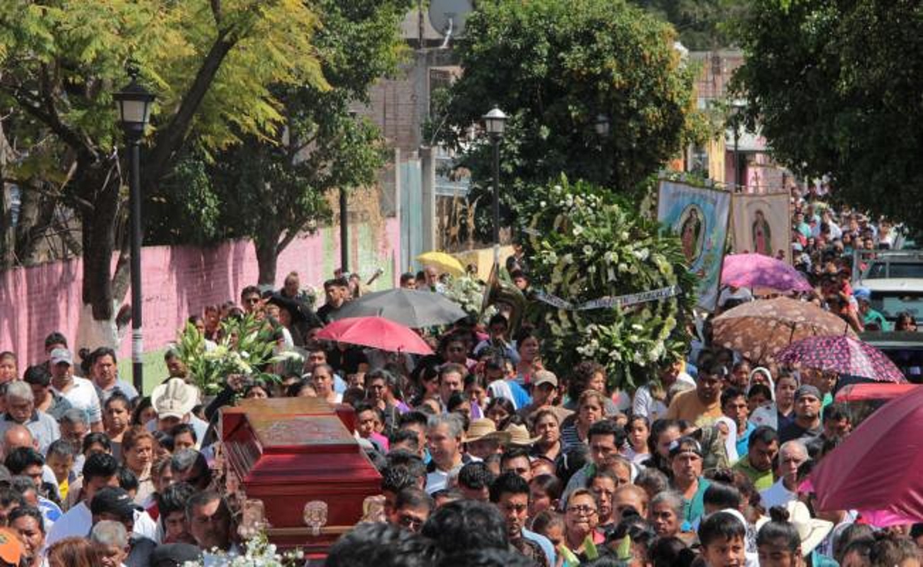 Feligreses despiden a sacerdotes ejecutados en Taxco