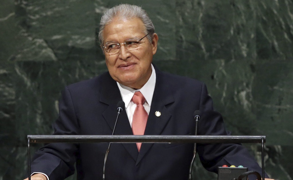El Salvador retira a su embajador en Brasil