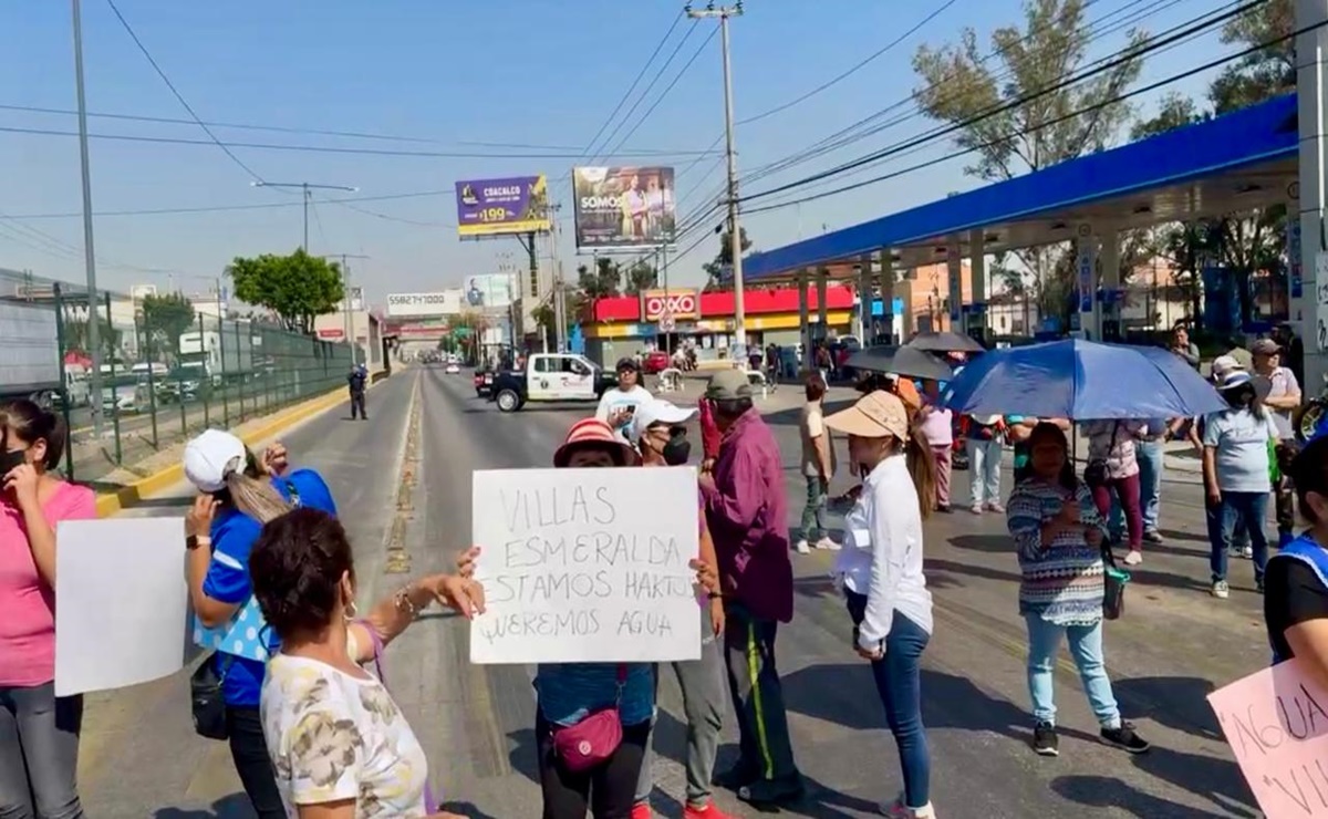 Vecinos de Ecatepec bloquean vía José López Portillo por falta de agua; llevan 6 meses sin servicio