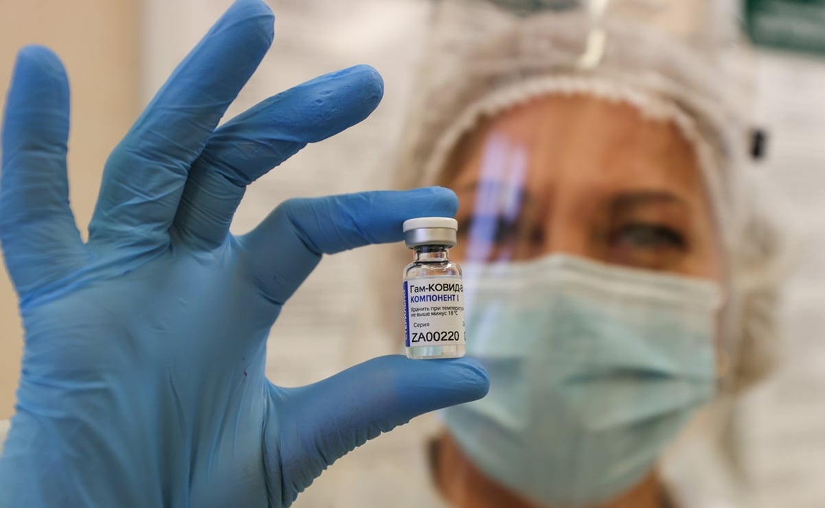 Creadores de vacuna antiCovid Sputnik V, dicen que es eficaz contra ómicron
