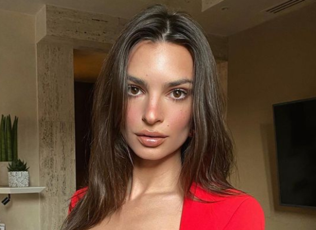 Emily Ratajkowski aparentemente se declara bisexual con un TikTok
