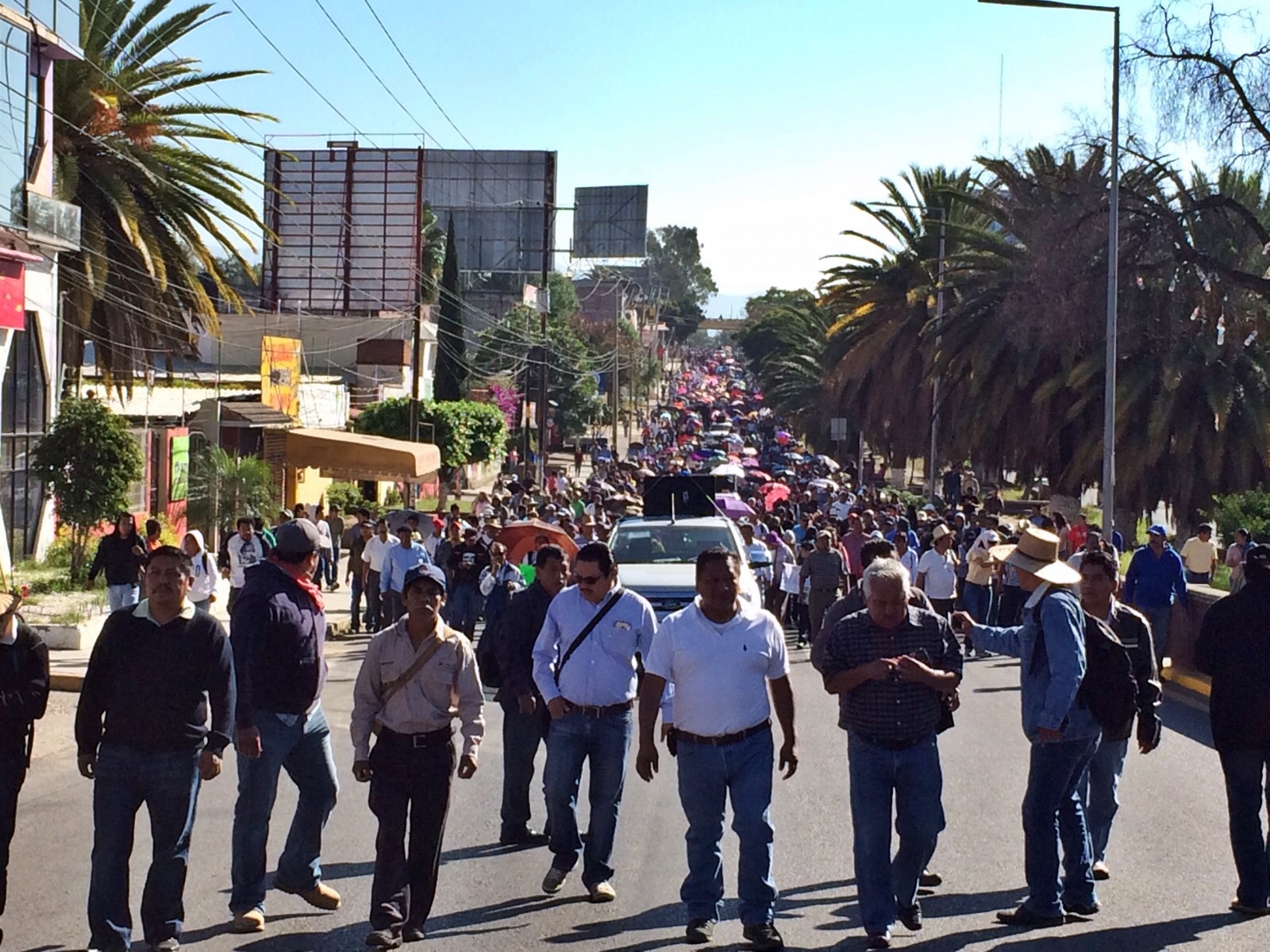 Por segundo día, CNTE marcha en Oaxaca contra evaluación docente