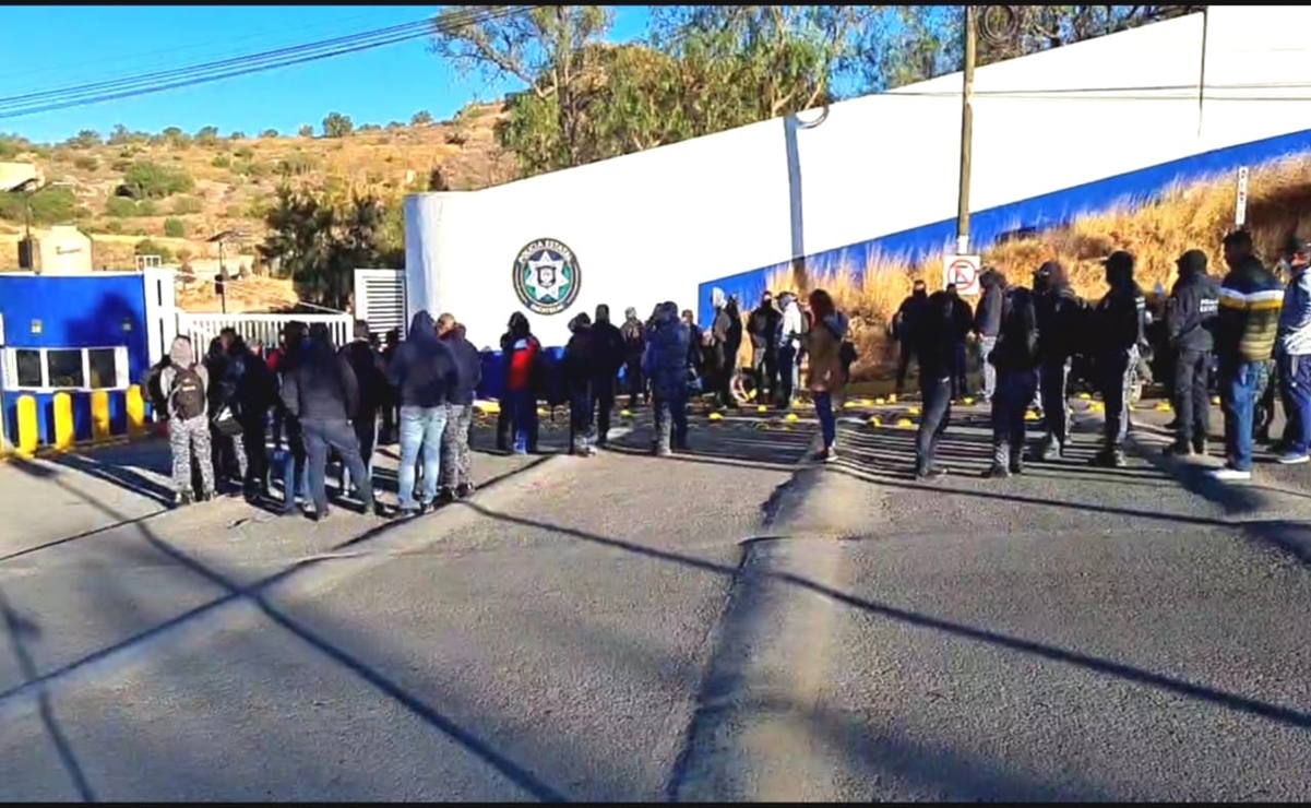 Se manifiestan policías de Zacatecas; piden destitución de mandos y beneficios para familias de agentes caídos