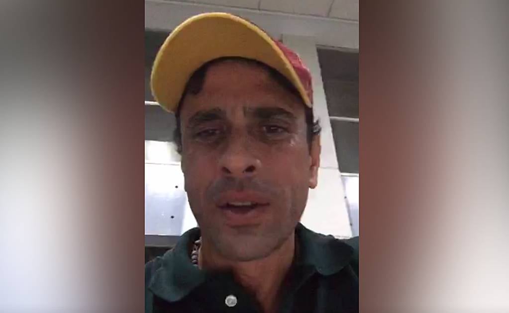 Capriles denuncia que encapuchados lo sitiaron en un aeropuerto