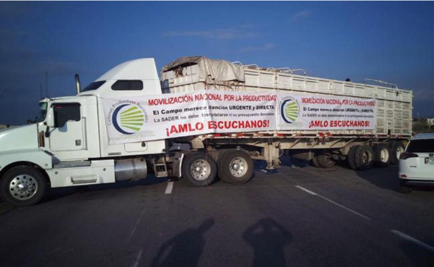 Agricultores bloquean la carretera 57 en San Luis Potosí 