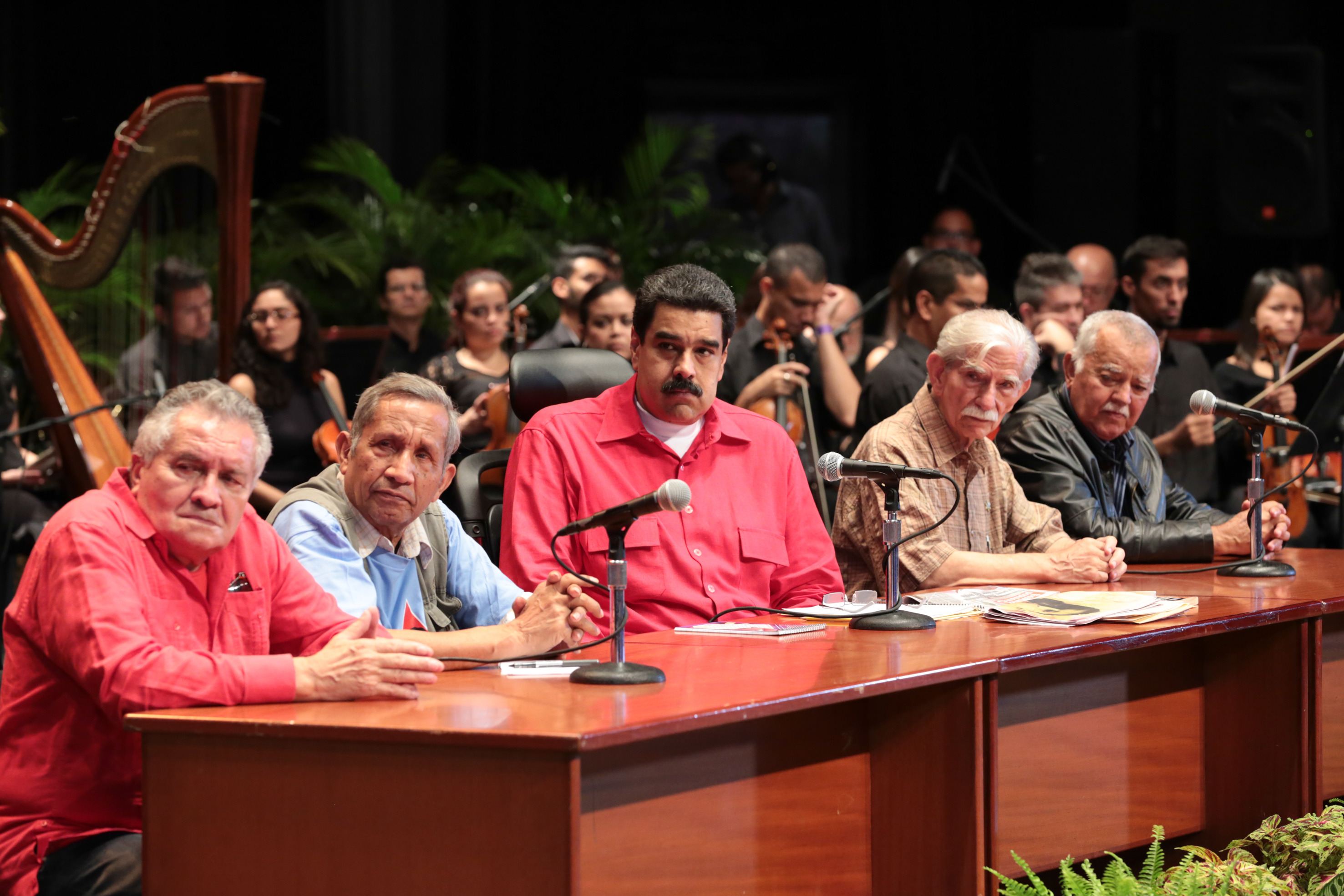 Chavismo acusa a oposición de fraude en revocatorio