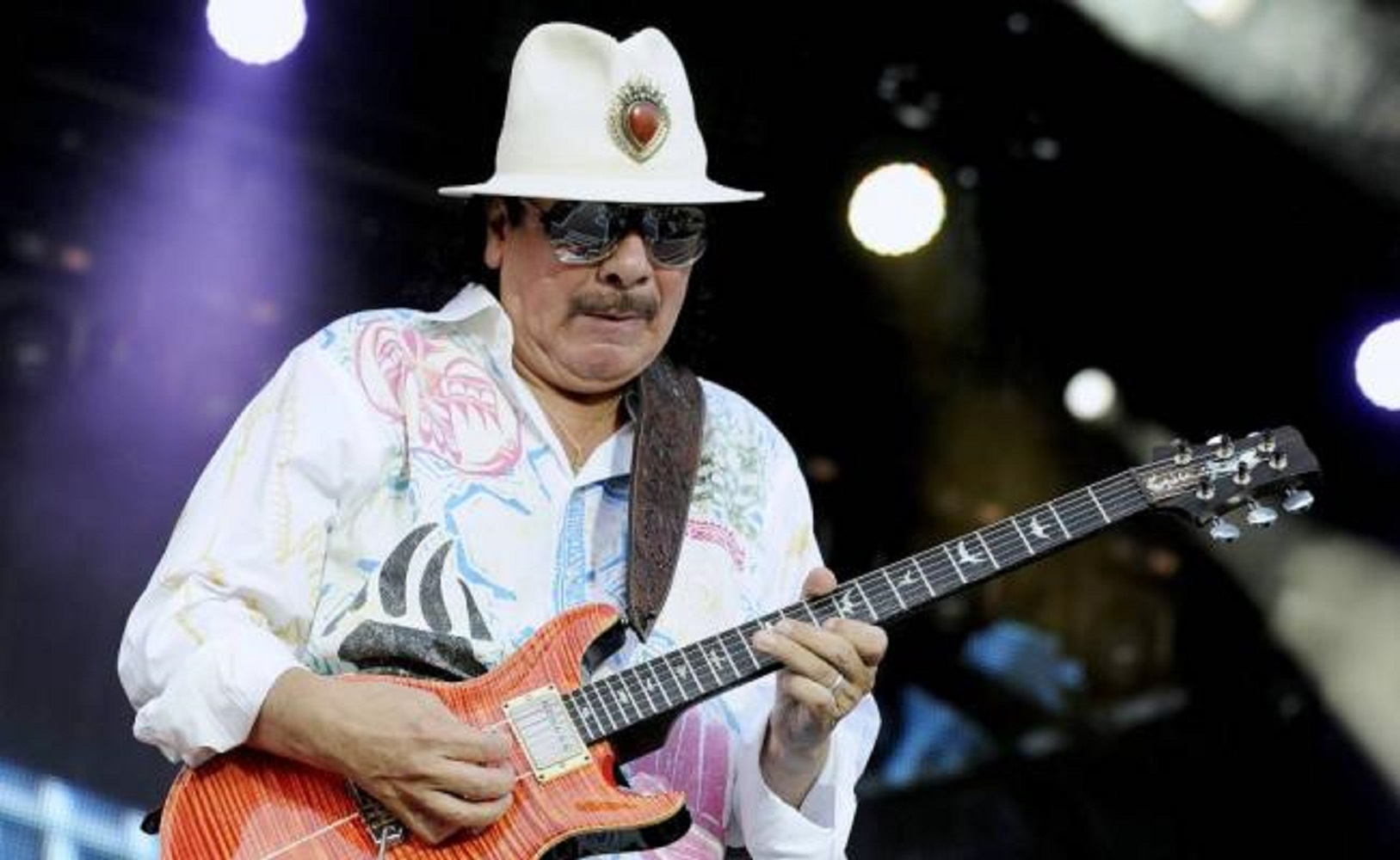 Carlos Santana se siente de 17 años