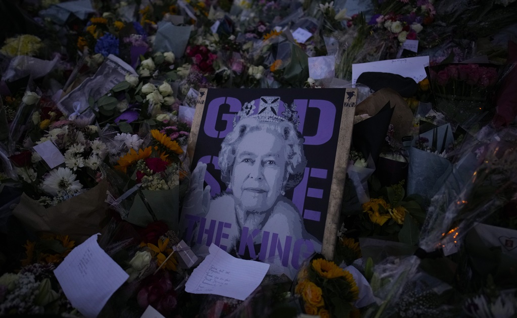 De los billetes al himno, ¿qué va a cambiar tras la muerte de Isabel II?