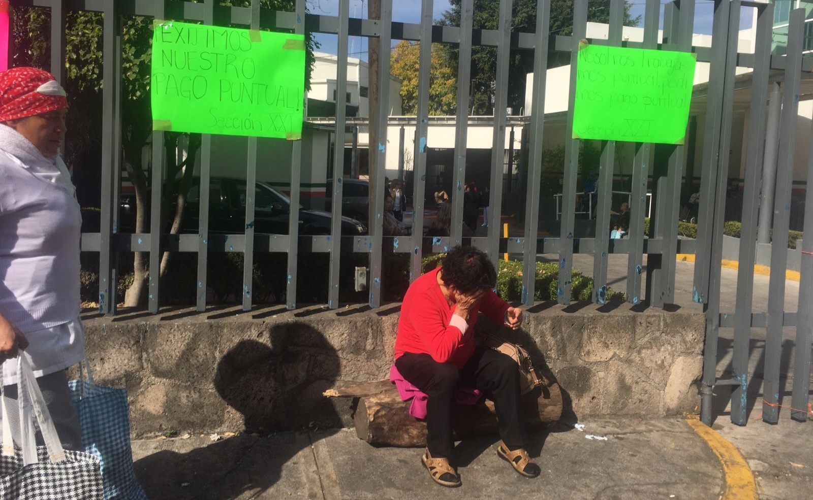 Se van a paro en hospitales de Michoacán por falta de pago