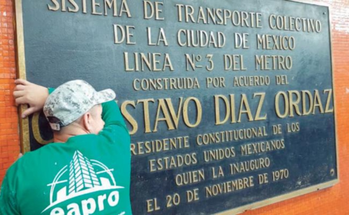 Gobierno capitalino de la CDMX retira placas de Díaz Ordaz