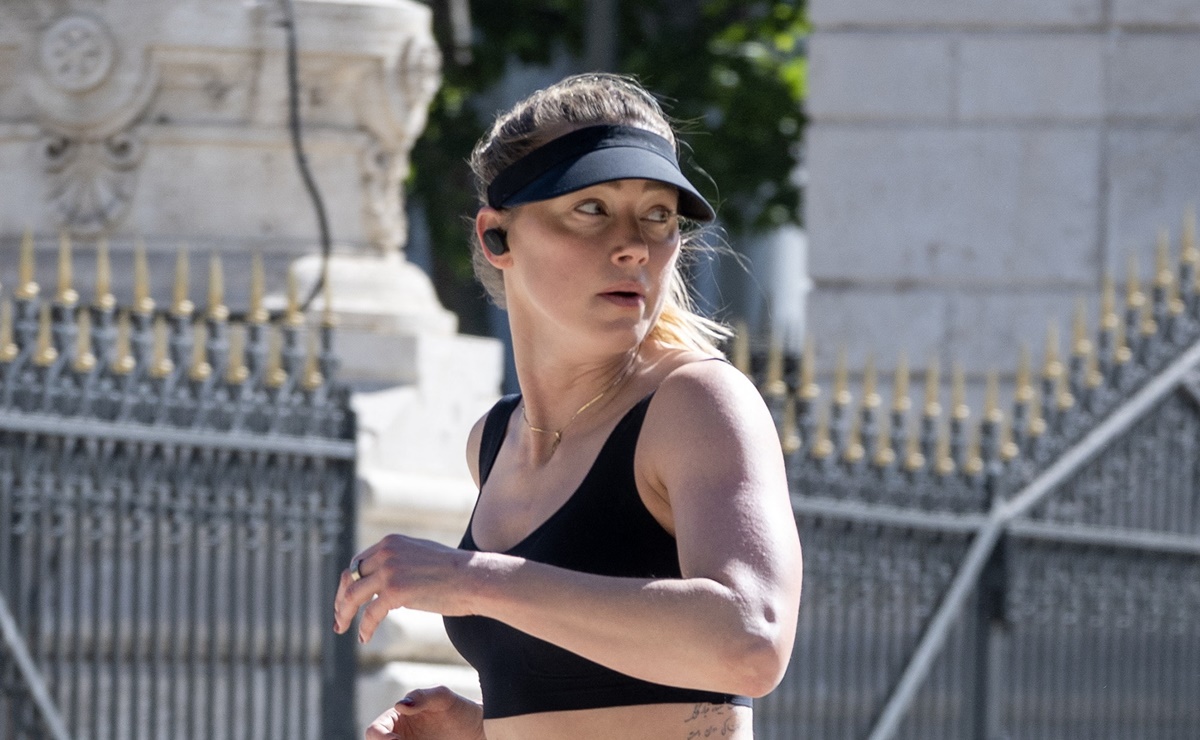 Amber Heard presume figura de impacto en leggings por las calles de Madrid