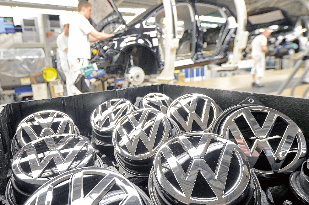Admite directivo de VW engaño a autoridades