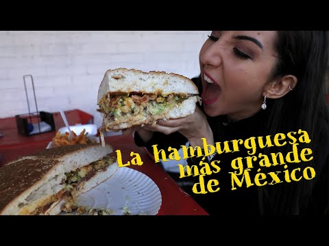 Nos lanzamos a probar ...¡La hamburguesa más grande de México!