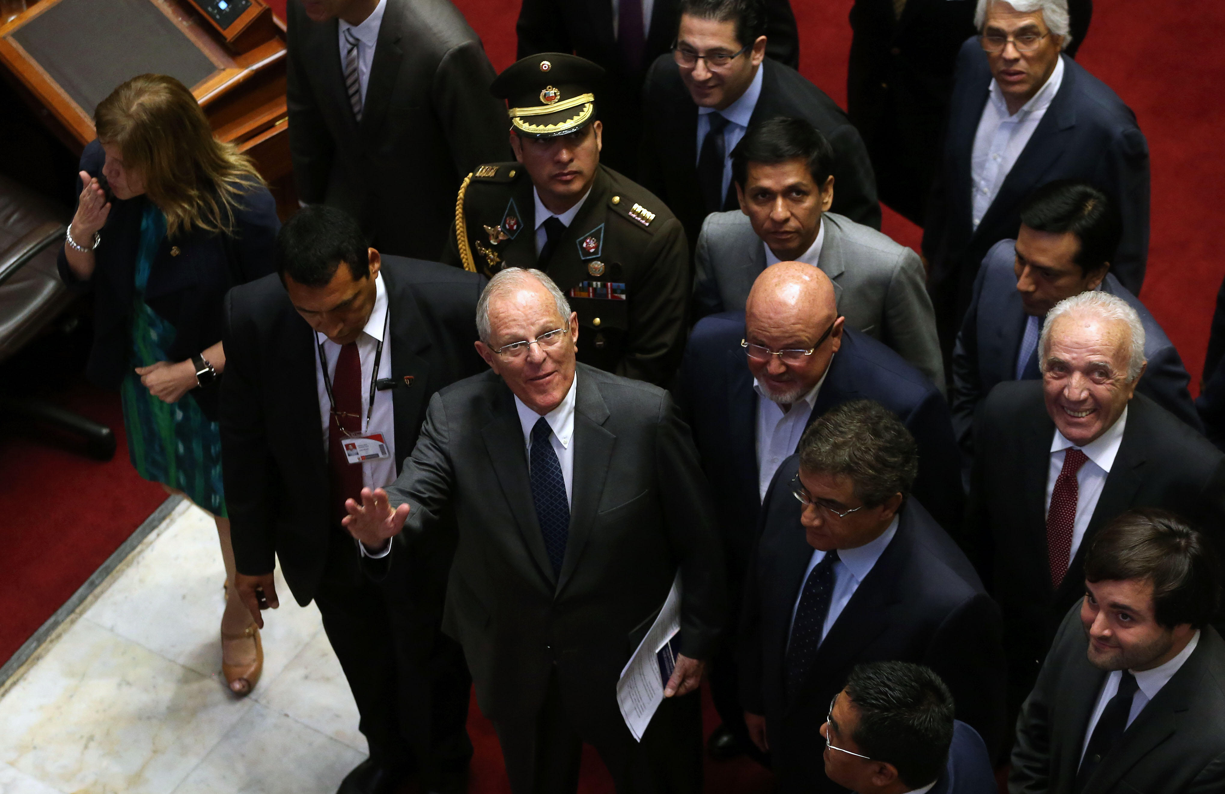 Fracasa en congreso de Perú intento de destituir al presidente Kuczynski