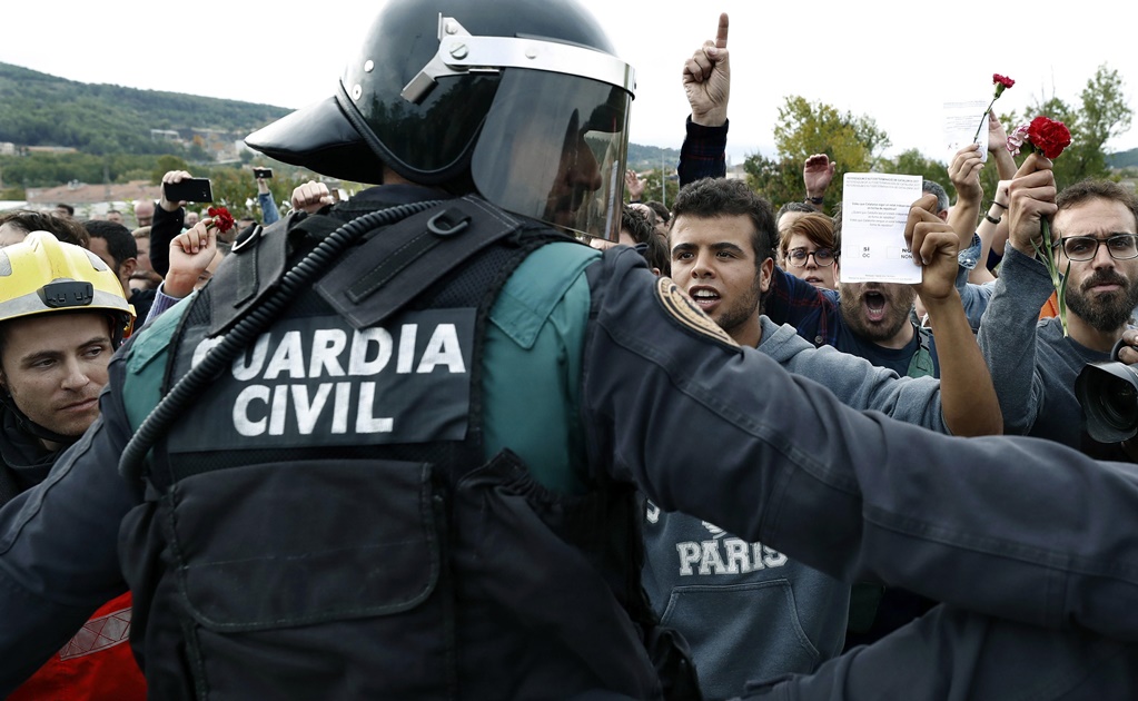 Suman 465 heridos en enfrentamientos durante referéndum de Cataluña