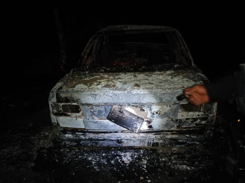 Edil de Juchitán sufre atentado; calcinan su vehículo 