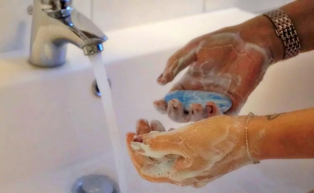 ¿Por qué no deberías usar joyería mientras te lavas las manos?