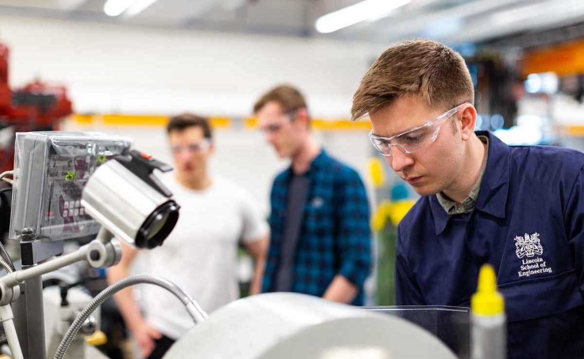 Aumento en deserción escolar crea falta de técnicos e ingenieros para nearshoring 