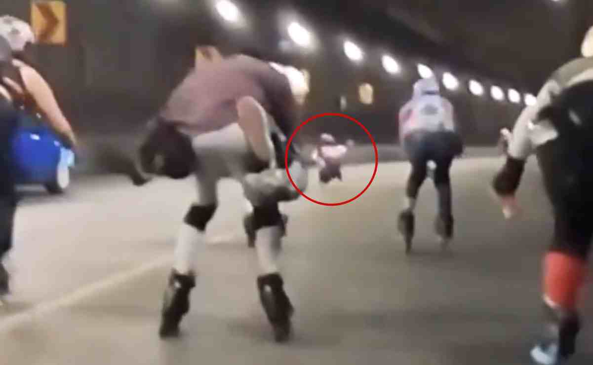 "A nada de una carambola", captan a patinadores en carriles centrales en Río Mixcoac; una de ellas cae: VIDEO