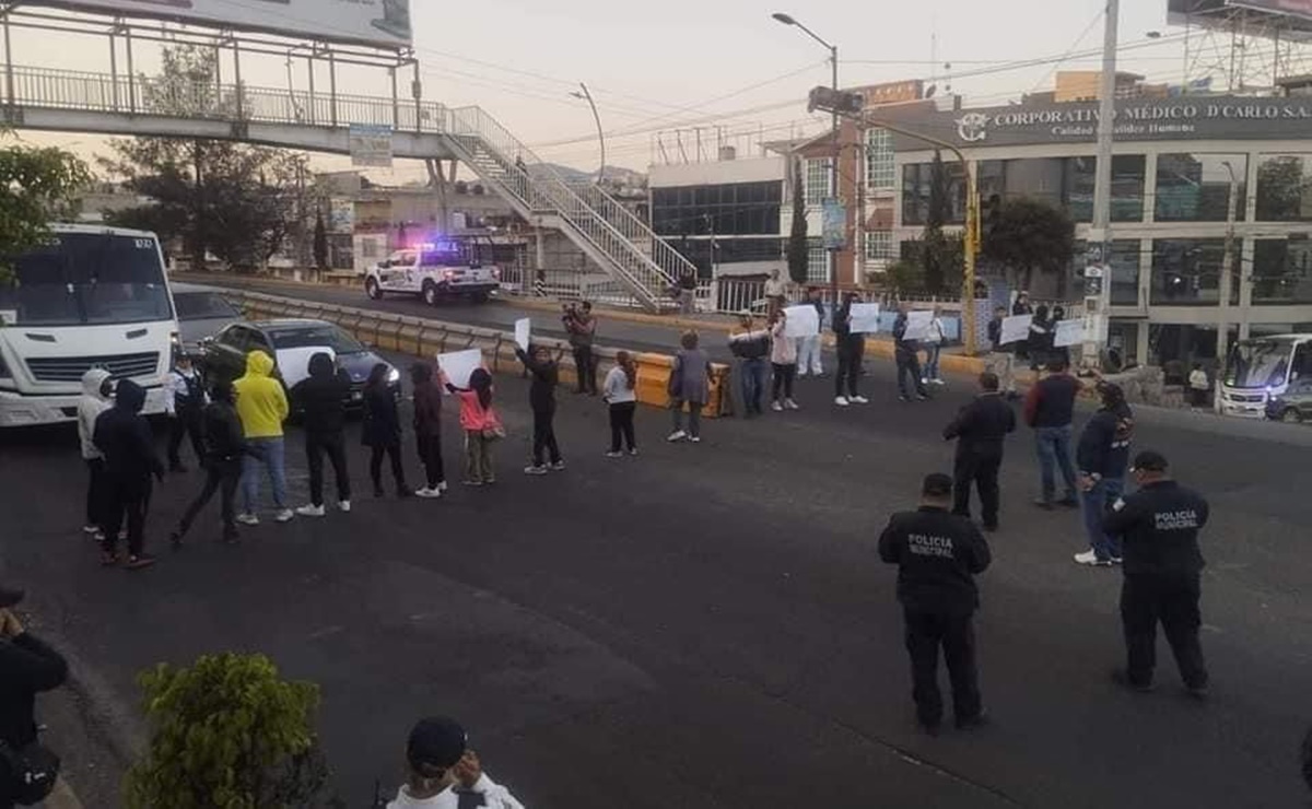 Cerrada de manera intermitente carretera Nicolás Romero-Atizapán; manifestantes exigen justicia por Javier